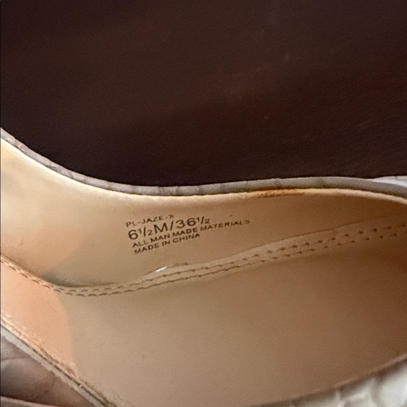 BCBGeneration Textured taupe Heels - Picture 3 of 6